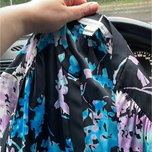 Diane von Furstenberg
Freya Floral Daze Shirtdress - Picture 13 of 14